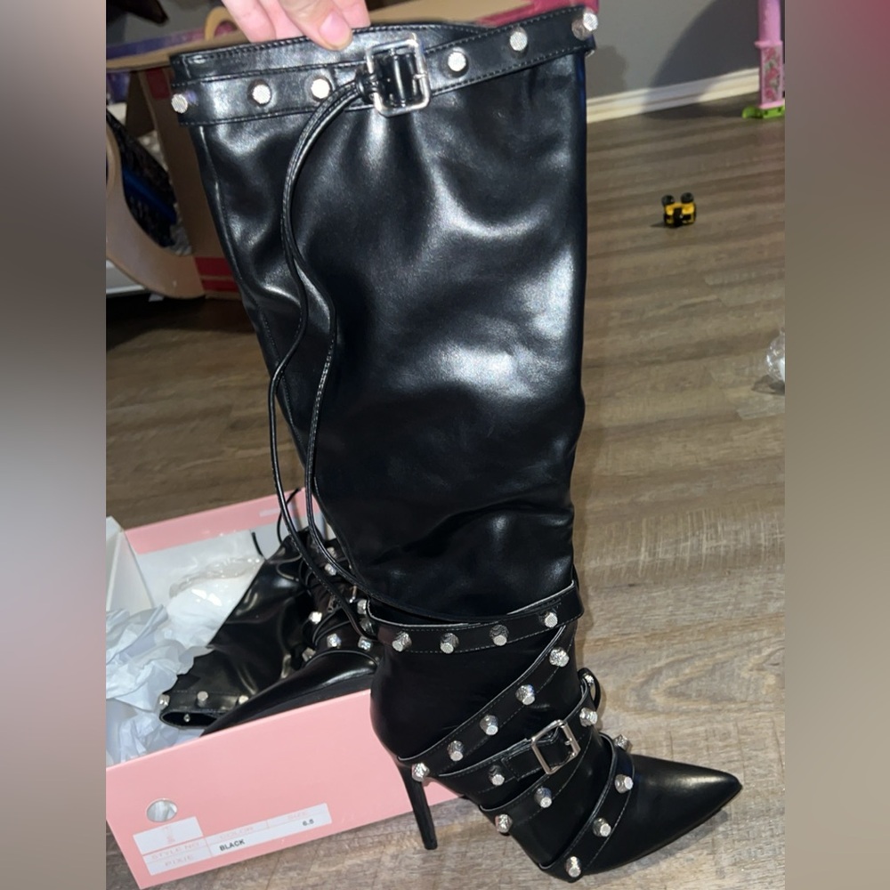 Heeled boots